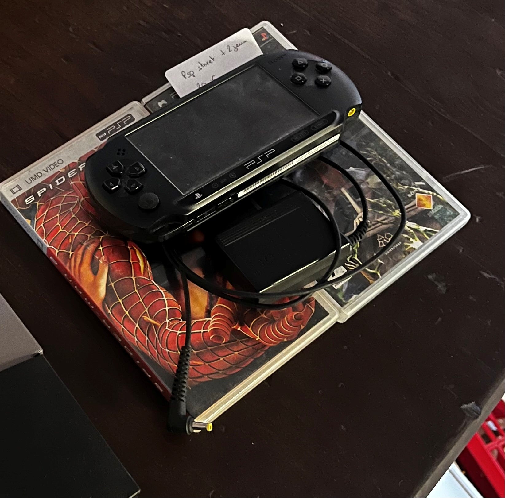 PSP Street + Chargeur + 2 Jeux